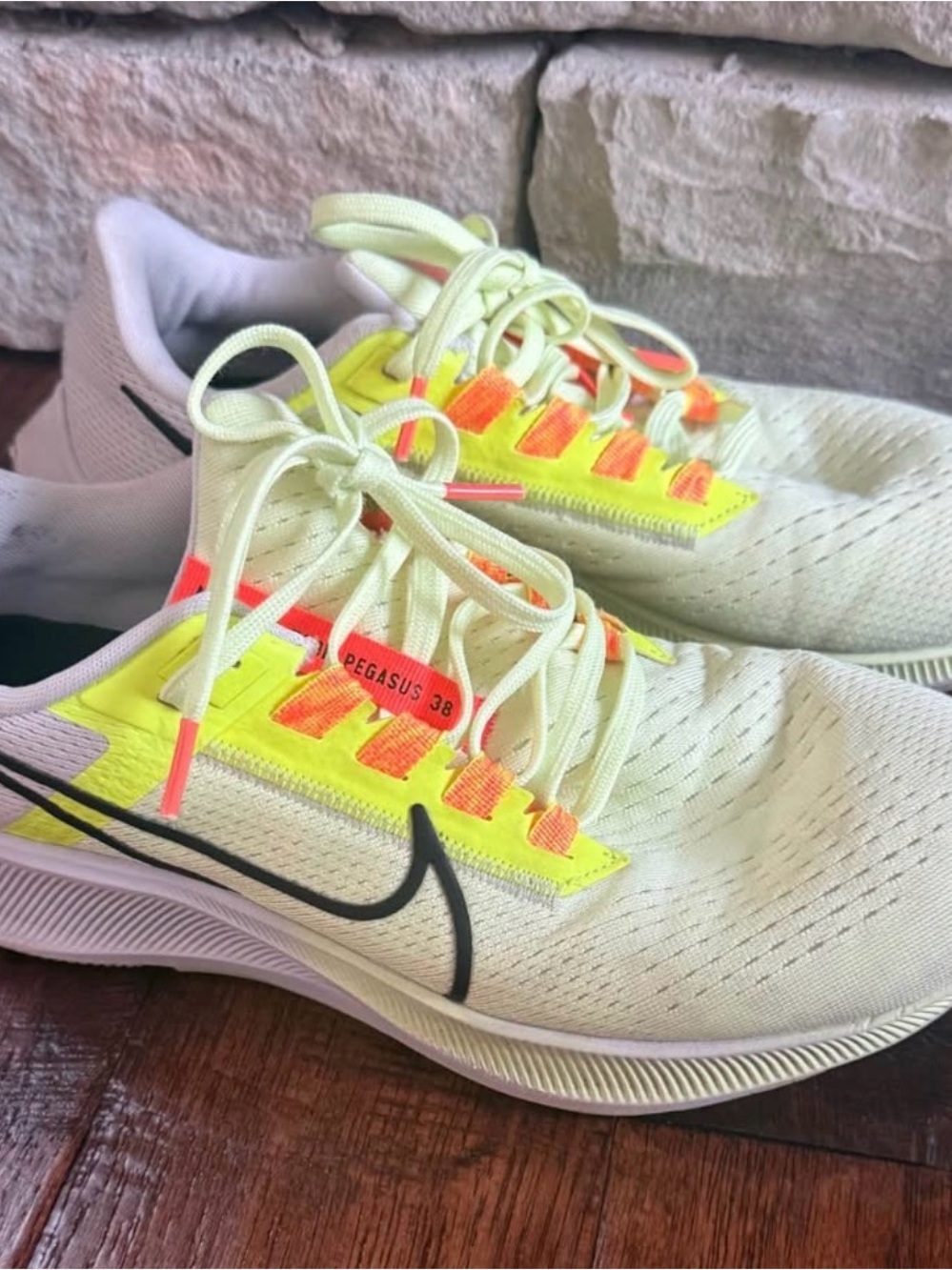 Nike Men’s Running Shoes Cream with Neon Yellow, Orange & Black Accents